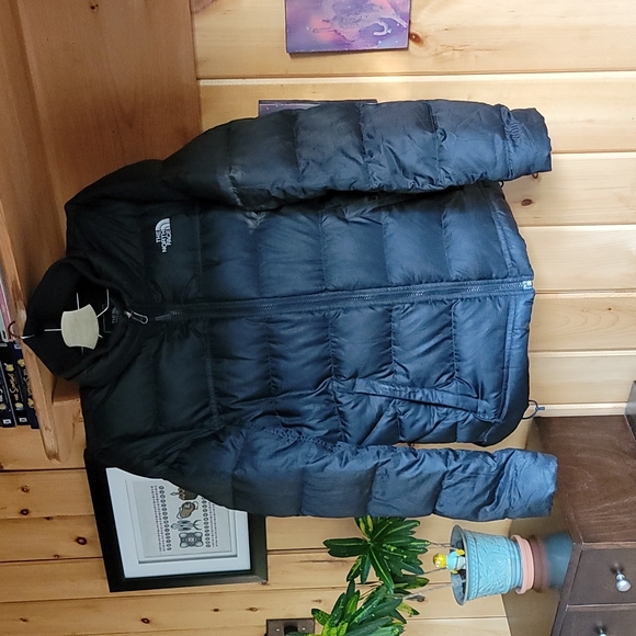 The North Face Puffer Coat - Picture 2 of 9